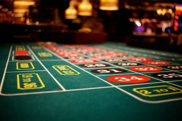 besty69 Three Card Poker mobile responsive design on Android phone screen, showing simplified bet layout and dealer cards